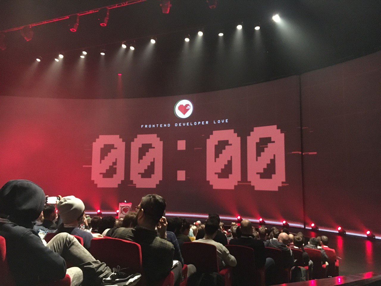 Countdown clock on screen before the Frontend Developer Love conference started
